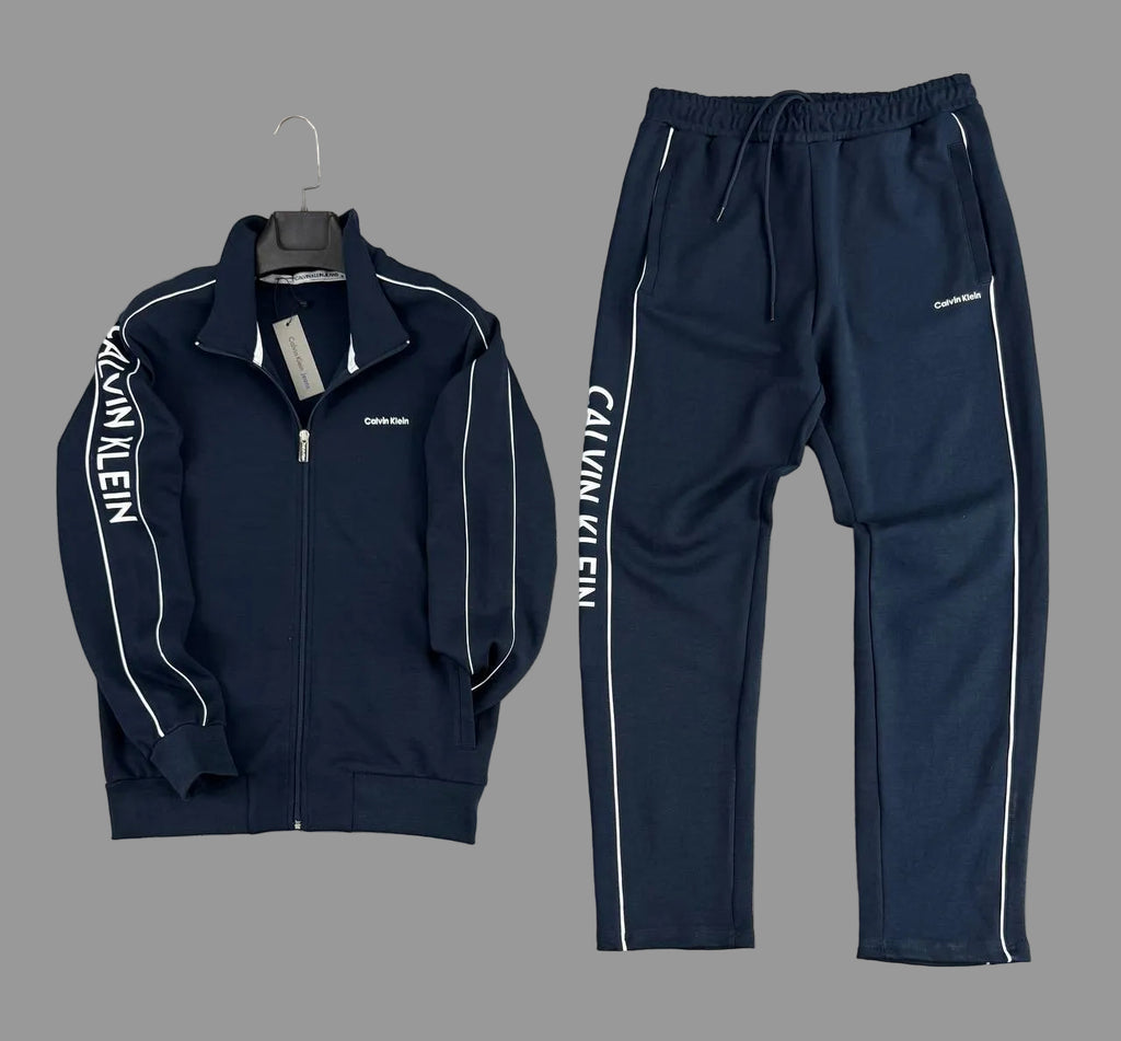 Trening bărbătesc Calvin Klein, albastru închis cu dungi albe.