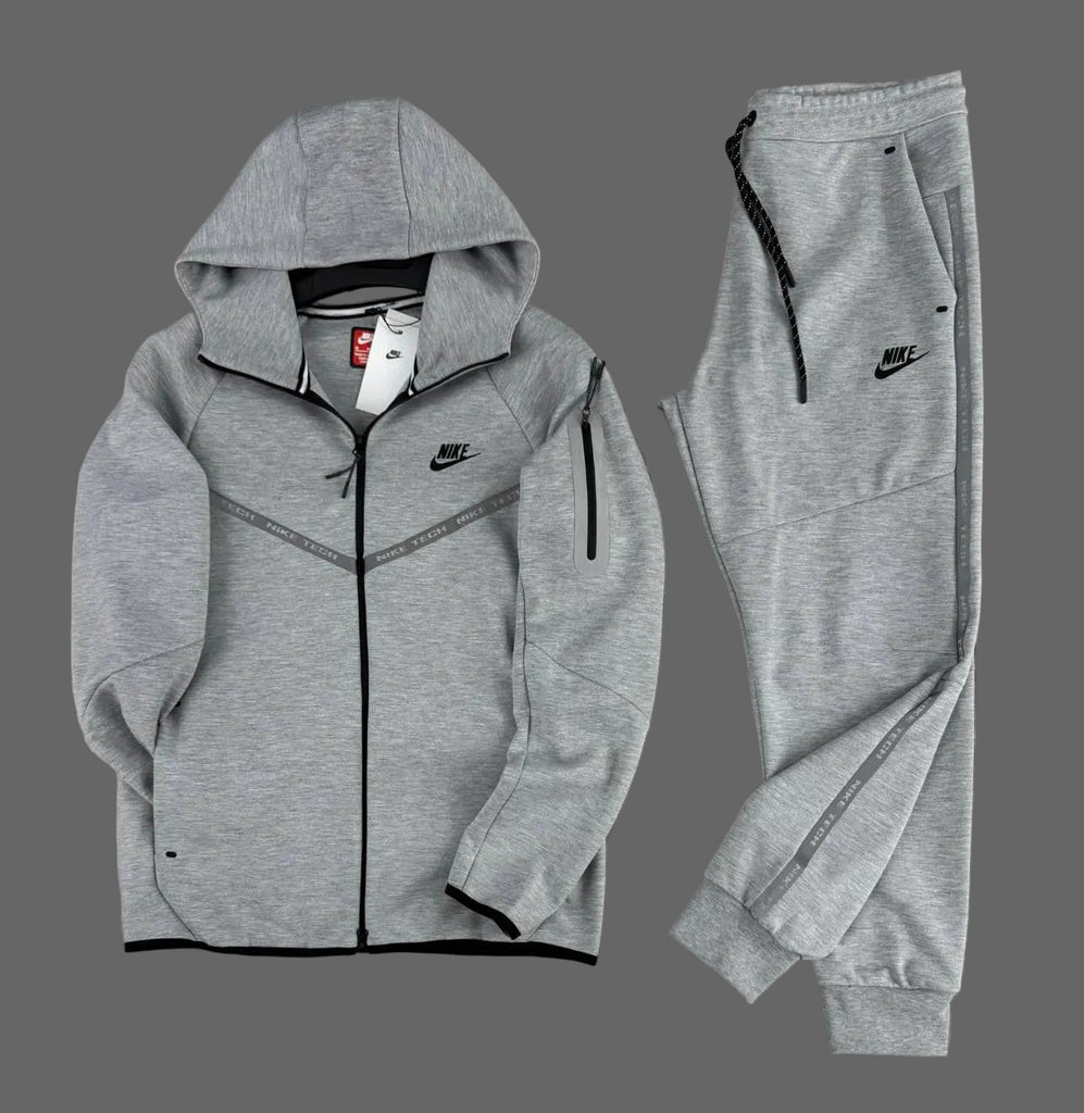 Trening Nike Tech Fleece pentru bărbați, gri clasic, cu dungi reflectorizante și buzunar pe mânecă