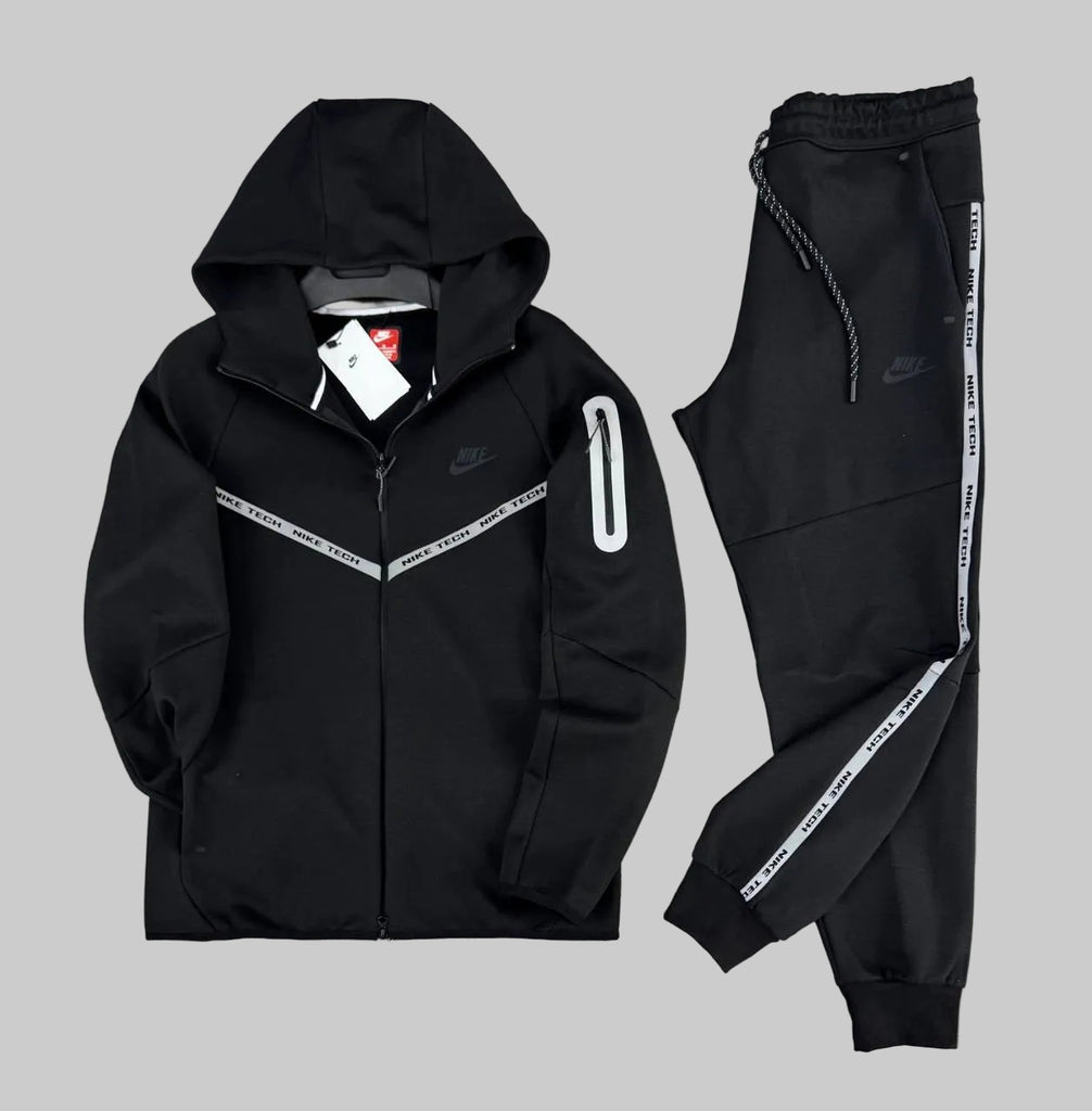 Trening Nike Tech Fleece pentru bărbați, negru, cu dungi reflectorizante și buzunar pe mânecă