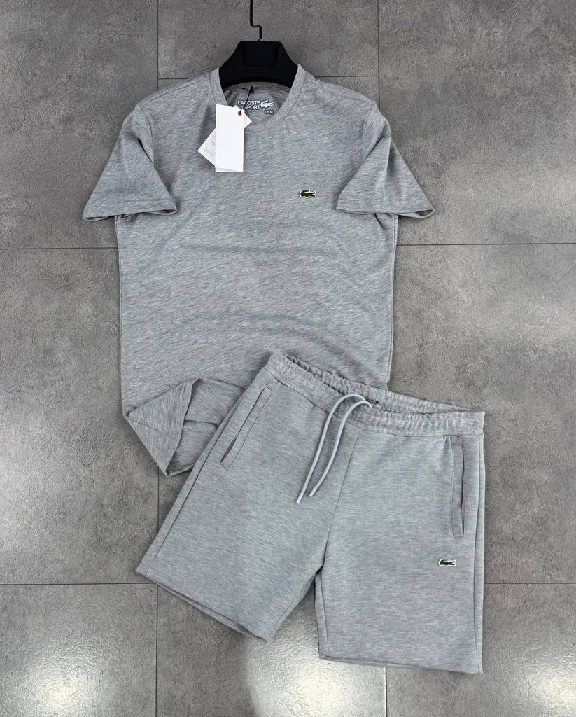 Compleu bărbătesc Lacoste, tricou și pantaloni scurți în culoare gri clasic