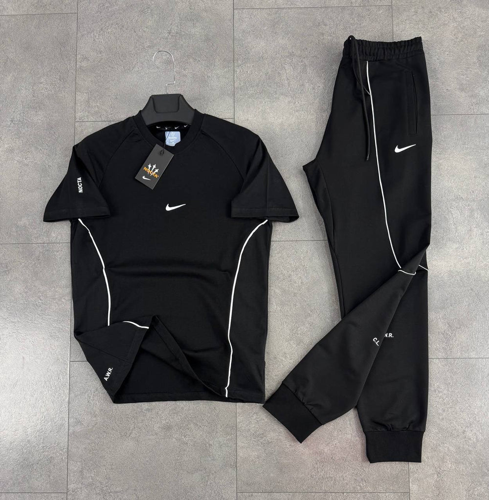 Moški komplet Nike 'Nocta', majica in dolge hlače v črni barvi, z logotipom na rokavu