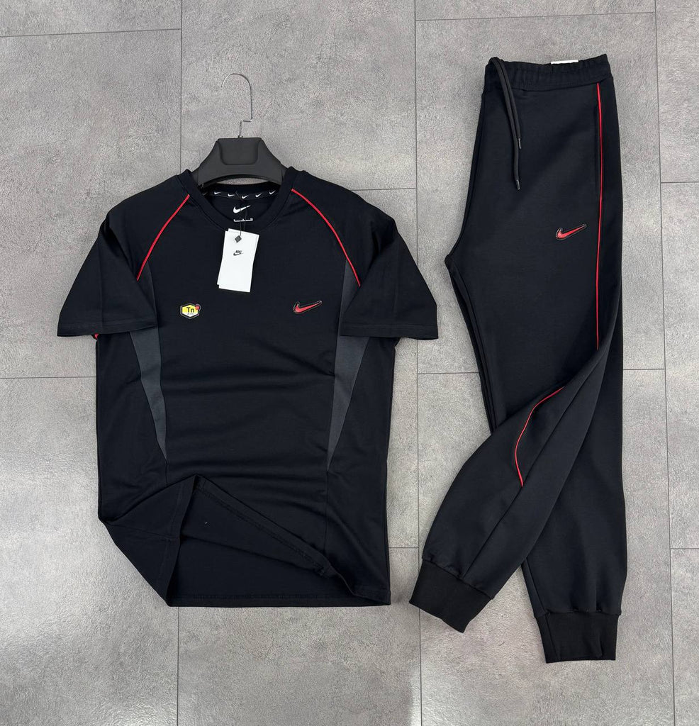 Moški komplet Nike 'Tn', majica in dolge hlače v črna in siva z rdečo okrasno črto