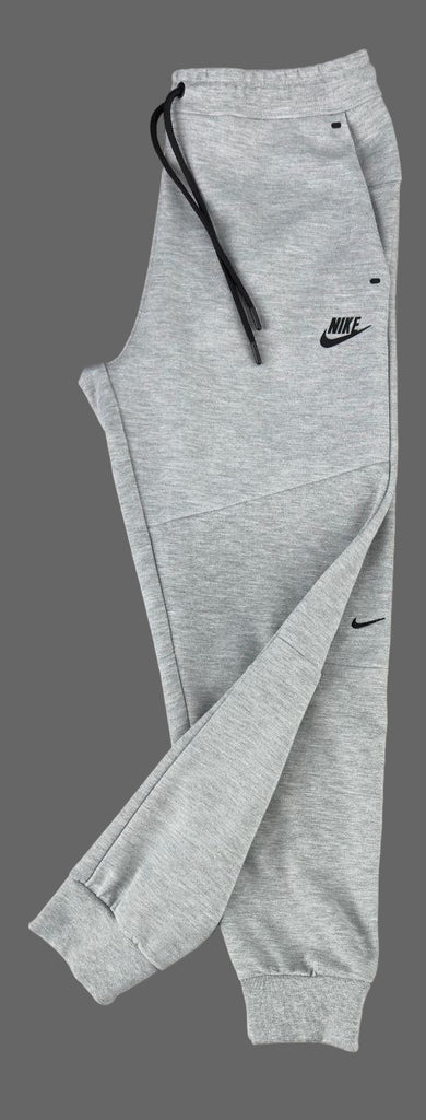 Pantaloni de trening Nike pentru bărbați, gri clasic.