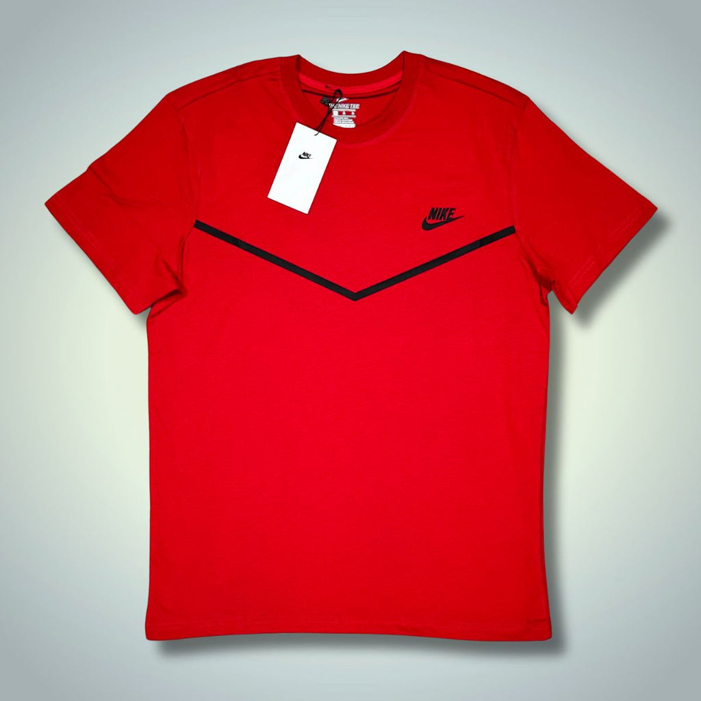 Tricou roșu Nike Tech Fleece pentru bărbați. Calitate premium