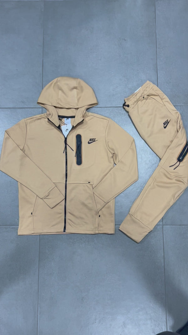 Trening Nike Tech Fleece pentru femei, bej închis. Calitate premium