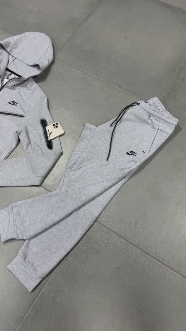 Trening Nike Tech Fleece pentru bărbați, gri clasic. Calitate premium