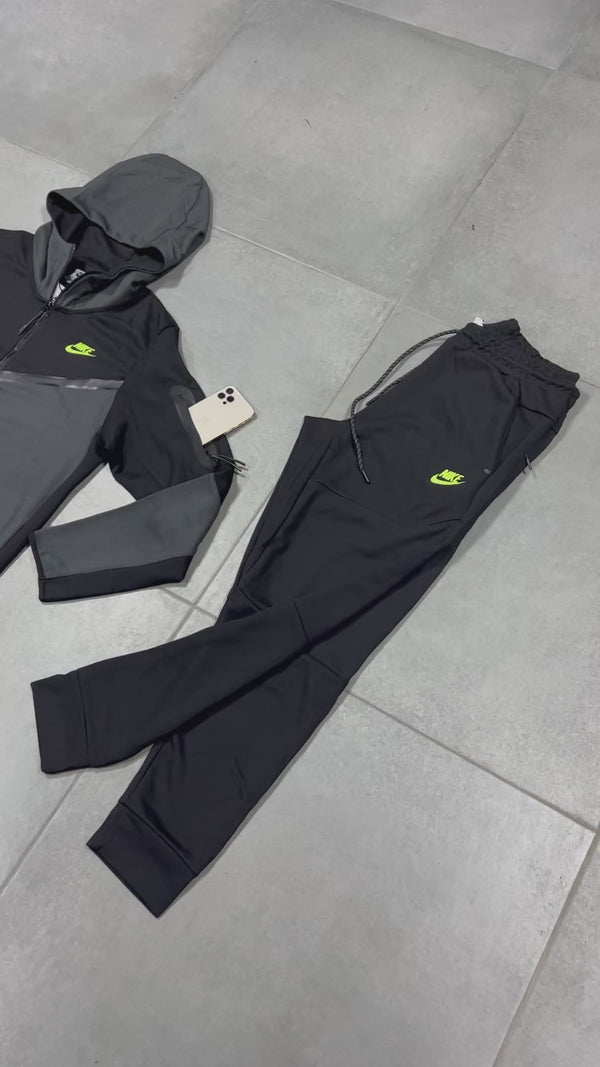 Trening Nike Tech Fleece pentru bărbați, negru-grafit. Calitate premium